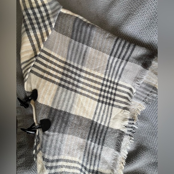 Sonoma Women's Poncho, Cream, Gray & Black Plaid w/Two Toggle Front Closure; OS - Picture 4 of 10